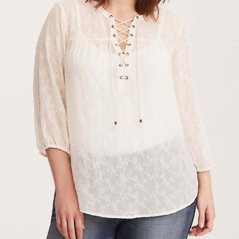 TORRID. Lace top. Size 1 embroidered beige color